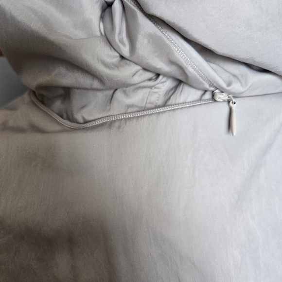 KARL LAGERFELD Muted Misty Silver Water Resistant Jacket With Hidden Hood. Large - Picture 9 of 16